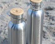 Turtle-Foundation-Thermosflasche aus Edelstahl mit Bambusdeckel