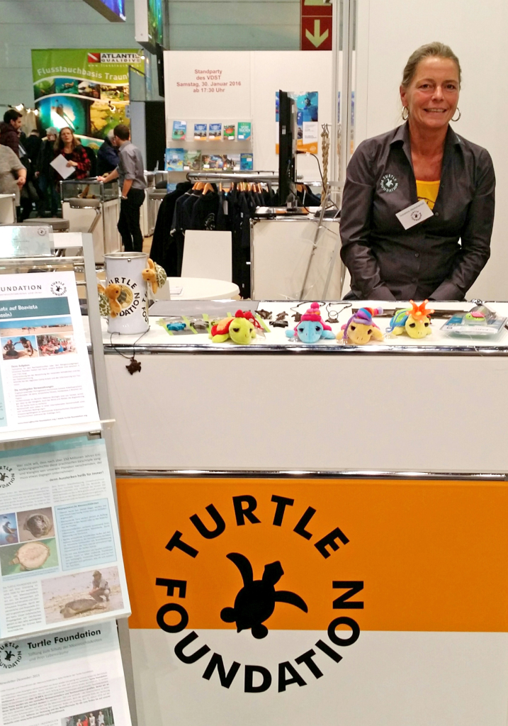 Susanne Hemmerich on the booth of Turtle Foundation at Boot 2016