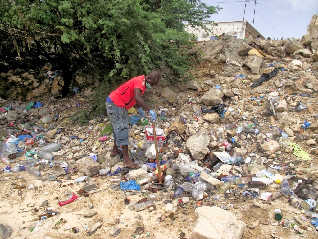 Cleaning day at the ribeira de Rabil